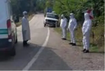 Koronavirüsten vefat eden hastanın cenazesi defnedildikten sonra tabutu yakıldı Koronavirüsten vefat eden hastanın cenazesi defnedildikten sonra tabutu yakıldı