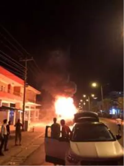 Mersin'de seyir halindeki kamyon alev alev yandı Mersin'de seyir halindeki kamyon alev alev yandı