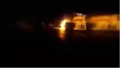 Mersin'de seyir halindeki kamyon alev alev yandı Mersin'de seyir halindeki kamyon alev alev yandı