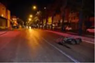 Motosiklet devrildi: 2 yaralı Motosiklet devrildi: 2 yaralı