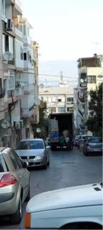 Nakliyecilerin eşya taşımak için yol kapatmasına tepki Nakliyecilerin eşya taşımak için yol kapatmasına tepki