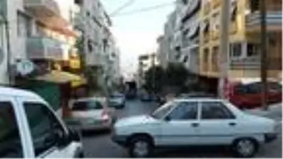 Nakliyecilerin eşya taşımak için yol kapatmasına tepki Nakliyecilerin eşya taşımak için yol kapatmasına tepki