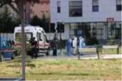 Niğde'de karantina kurallarına uymayan 5 kişi ceza kesilip, yurda yerleştirildi Niğde'de karantina kurallarına uymayan 5 kişi ceza kesilip, yurda yerleştirildi