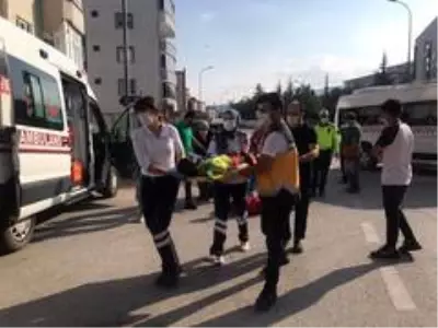 Oyun oynarken yola fırlayan küçük çocuk az daha canından oluyordu Oyun oynarken yola fırlayan küçük çocuk az daha canından oluyordu