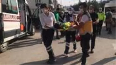 Oyun oynarken yola fırlayan küçük çocuk az daha canından oluyordu Oyun oynarken yola fırlayan küçük çocuk az daha canından oluyordu