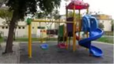 Parkta çocuklara cinsel organını gösteren yaşlı adam linç edilmekten son anda kurtuldu Parkta çocuklara cinsel organını gösteren yaşlı adam linç edilmekten son anda kurtuldu