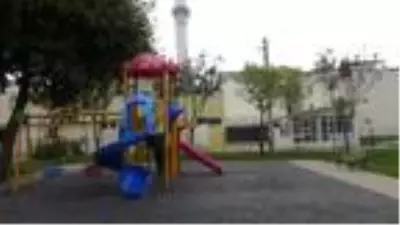 Parkta çocuklara cinsel organını gösteren yaşlı adam linç edilmekten son anda kurtuldu Parkta çocuklara cinsel organını gösteren yaşlı adam linç edilmekten son anda kurtuldu