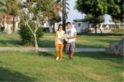 Parkta uyuyakalan çift, düğün paralarını çaldırdı Parkta uyuyakalan çift, düğün paralarını çaldırdı