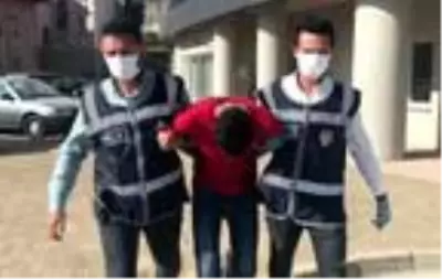 Polis otosundan elleri kelepçeli halde kaçan şüpheli ortalığı birbirine kattı Polis otosundan elleri kelepçeli halde kaçan şüpheli ortalığı birbirine kattı