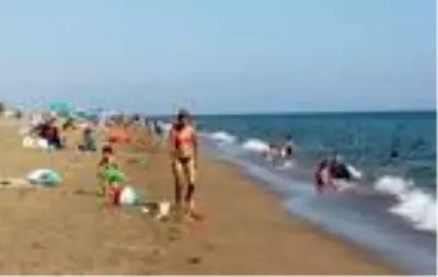 Sahte cankurtaranlardan denizdekilere sosyal medya için 'köpek balığı' şakası Sahte cankurtaranlardan denizdekilere sosyal medya için 'köpek balığı' şakası