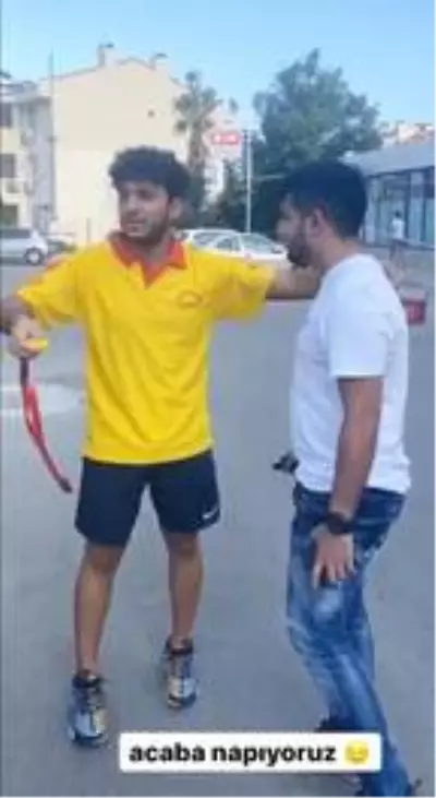 Sahte cankurtaranlardan denizdekilere sosyal medya için 'köpek balığı' şakası Sahte cankurtaranlardan denizdekilere sosyal medya için 'köpek balığı' şakası