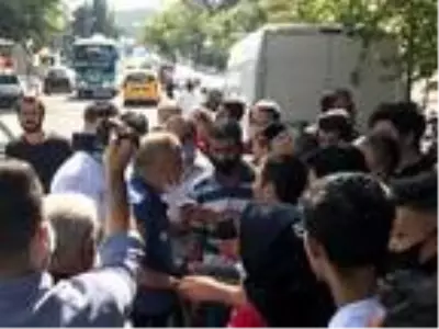 Sokak ortasında silah zoruyla genç kızı kaçırdılar! Ailesi peşine düşünce ortalık karıştı Sokak ortasında silah zoruyla genç kızı kaçırdılar! Ailesi peşine düşünce ortalık karıştı