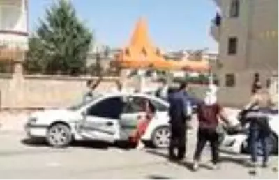 Sokak ortasında silah zoruyla genç kızı kaçırdılar! Ailesi peşine düşünce ortalık karıştı Sokak ortasında silah zoruyla genç kızı kaçırdılar! Ailesi peşine düşünce ortalık karıştı
