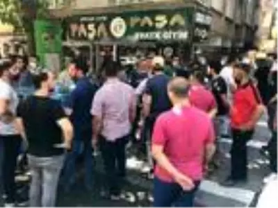 Sokak ortasında silah zoruyla genç kızı kaçırdılar! Ailesi peşine düşünce ortalık karıştı Sokak ortasında silah zoruyla genç kızı kaçırdılar! Ailesi peşine düşünce ortalık karıştı