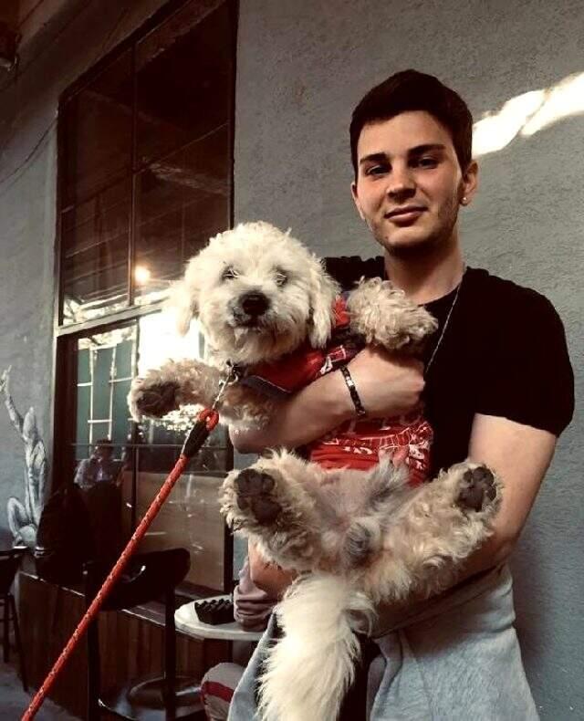 Scooterla yeşil ışık yandıktan sonra karşıya geçerken otomobil çarpan genç öldü