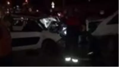 Şırnak'ta otomobil ile kamyonetin çarpıştığı kazada 7 kişi yaralandı Şırnak'ta otomobil ile kamyonetin çarpıştığı kazada 7 kişi yaralandı