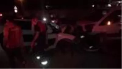 Şırnak'ta otomobil ile kamyonetin çarpıştığı kazada 7 kişi yaralandı Şırnak'ta otomobil ile kamyonetin çarpıştığı kazada 7 kişi yaralandı
