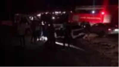 Şırnak'ta otomobil ile kamyonetin çarpıştığı kazada 7 kişi yaralandı Şırnak'ta otomobil ile kamyonetin çarpıştığı kazada 7 kişi yaralandı