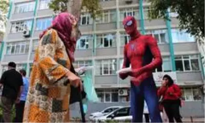 Son dakika! Kocaeli'nde örümcek adam şaşkınlığı Son dakika! Kocaeli'nde örümcek adam şaşkınlığı