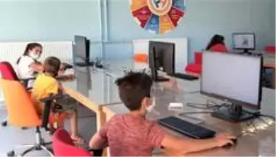 Teknolojiye erişimi olmayan öğrencilere özel hizmet Teknolojiye erişimi olmayan öğrencilere özel hizmet