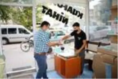 Tokat'ta, kuaförde 'kişiye özel ustura ve havlu' uygulaması Tokat'ta, kuaförde 'kişiye özel ustura ve havlu' uygulaması