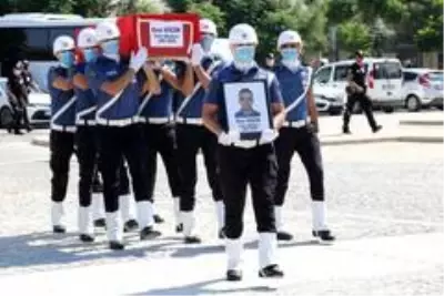 Son dakika haberleri! Trafik kazasında şehit düşen polis gözyaşları arasında uğurlandı Son dakika haberleri! Trafik kazasında şehit düşen polis gözyaşları arasında uğurlandı