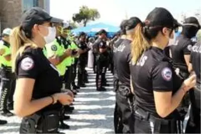 Son dakika haberleri! Trafik kazasında şehit düşen polis gözyaşları arasında uğurlandı Son dakika haberleri! Trafik kazasında şehit düşen polis gözyaşları arasında uğurlandı