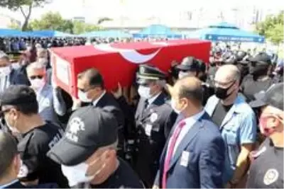 Son dakika haberleri! Trafik kazasında şehit düşen polis gözyaşları arasında uğurlandı Son dakika haberleri! Trafik kazasında şehit düşen polis gözyaşları arasında uğurlandı
