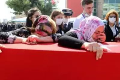 Son dakika haberleri! Trafik kazasında şehit düşen polis gözyaşları arasında uğurlandı Son dakika haberleri! Trafik kazasında şehit düşen polis gözyaşları arasında uğurlandı