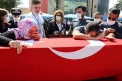 Son dakika haberleri! Trafik kazasında şehit düşen polis gözyaşları arasında uğurlandı Son dakika haberleri! Trafik kazasında şehit düşen polis gözyaşları arasında uğurlandı