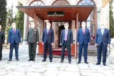 Son dakika... Yavuz Sultan Selim vefatının 500.yıl dönümünde kabri başında anıldı Son dakika... Yavuz Sultan Selim vefatının 500.yıl dönümünde kabri başında anıldı
