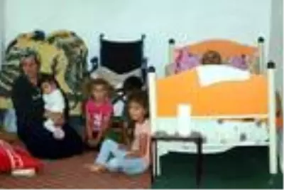 Hakkari'de yılan korkusuyla terk ettikleri evlerine geri dönen aile, diken üstünde yaşıyor Hakkari'de yılan korkusuyla terk ettikleri evlerine geri dönen aile, diken üstünde yaşıyor
