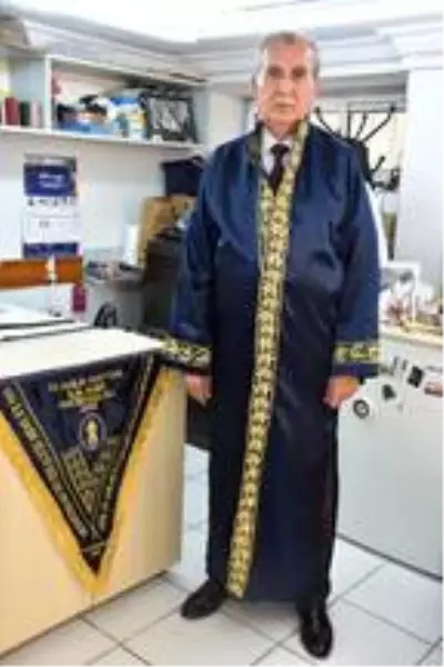 Zeki Müren'in terzisine 'Yılın Ahisi' ödülü Zeki Müren'in terzisine 'Yılın Ahisi' ödülü