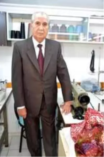Zeki Müren'in terzisine 'Yılın Ahisi' ödülü Zeki Müren'in terzisine 'Yılın Ahisi' ödülü
