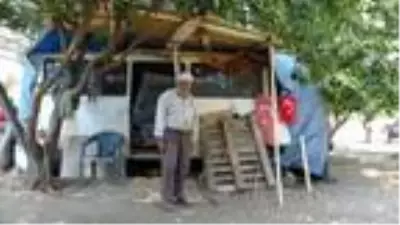 4 yıldır minibüste yaşıyor 4 yıldır minibüste yaşıyor