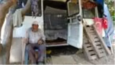 4 yıldır minibüste yaşıyor 4 yıldır minibüste yaşıyor