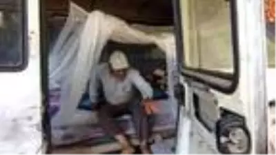 4 yıldır minibüste yaşıyor 4 yıldır minibüste yaşıyor