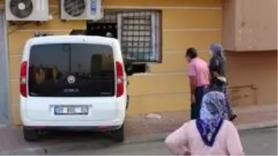 Acemi kadın sürücü, virajı alamayınca sağlık ocağına girdi Acemi kadın sürücü, virajı alamayınca sağlık ocağına girdi