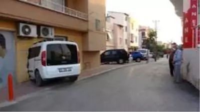 Acemi kadın sürücü, virajı alamayınca sağlık ocağına girdi Acemi kadın sürücü, virajı alamayınca sağlık ocağına girdi