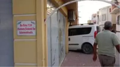 Acemi kadın sürücü, virajı alamayınca sağlık ocağına girdi Acemi kadın sürücü, virajı alamayınca sağlık ocağına girdi