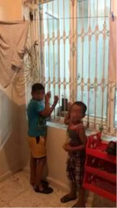 Alacaklısının çocuklarını kaçırıp pencereye kelepçeledi! Yetmedi, yolladığı fotoğraflarla babayı tehdit etti Alacaklısının çocuklarını kaçırıp pencereye kelepçeledi! Yetmedi, yolladığı fotoğraflarla babayı tehdit etti