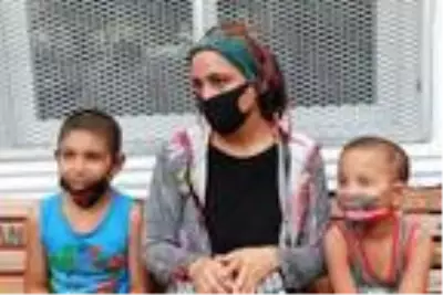 Alacaklısının çocuklarını kaçırıp pencereye kelepçeledi! Yetmedi, yolladığı fotoğraflarla babayı tehdit etti Alacaklısının çocuklarını kaçırıp pencereye kelepçeledi! Yetmedi, yolladığı fotoğraflarla babayı tehdit etti