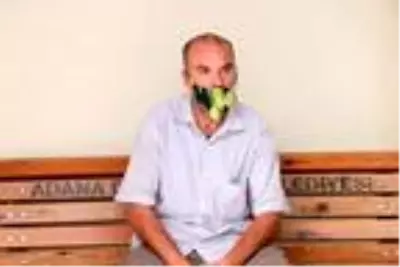 Alacaklısının çocuklarını kaçırıp pencereye kelepçeledi! Yetmedi, yolladığı fotoğraflarla babayı tehdit etti Alacaklısının çocuklarını kaçırıp pencereye kelepçeledi! Yetmedi, yolladığı fotoğraflarla babayı tehdit etti