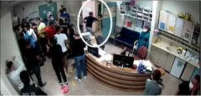 Ankara'daki sağlık çalışanlarına saldırı girişiminin fotoğraf kareleri ortaya çıktı Ankara'daki sağlık çalışanlarına saldırı girişiminin fotoğraf kareleri ortaya çıktı