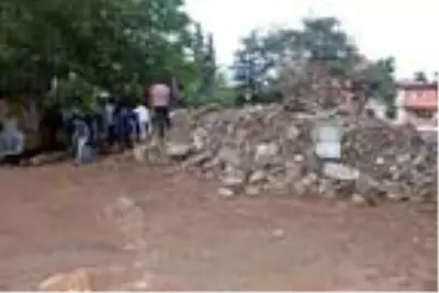 Anne ve çocuklarının ölümünde 'kusurlu' bulunan 2 kişiye 15 yıl hapis istemi Anne ve çocuklarının ölümünde 'kusurlu' bulunan 2 kişiye 15 yıl hapis istemi