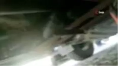 Aracın altına gizlenen 28 kg uyuşturucuyu narkotik köpeği buldu Aracın altına gizlenen 28 kg uyuşturucuyu narkotik köpeği buldu