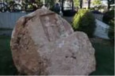 Ayrılık figürüne 16 ayda 15 bin ziyaretçi Ayrılık figürüne 16 ayda 15 bin ziyaretçi