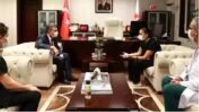 Bakan Koca, saldırı girişimine uğrayan sağlık çalışanlarını ziyaret etti Bakan Koca, saldırı girişimine uğrayan sağlık çalışanlarını ziyaret etti