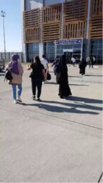 Batman'da kuş sürüsüne çarpan yolcu uçağı kalkmadı Batman'da kuş sürüsüne çarpan yolcu uçağı kalkmadı
