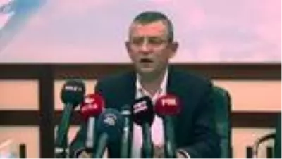 CHP Grup Başkanvekili Özgür Özel, günlük değerlendirme toplantısı yaptı CHP Grup Başkanvekili Özgür Özel, günlük değerlendirme toplantısı yaptı